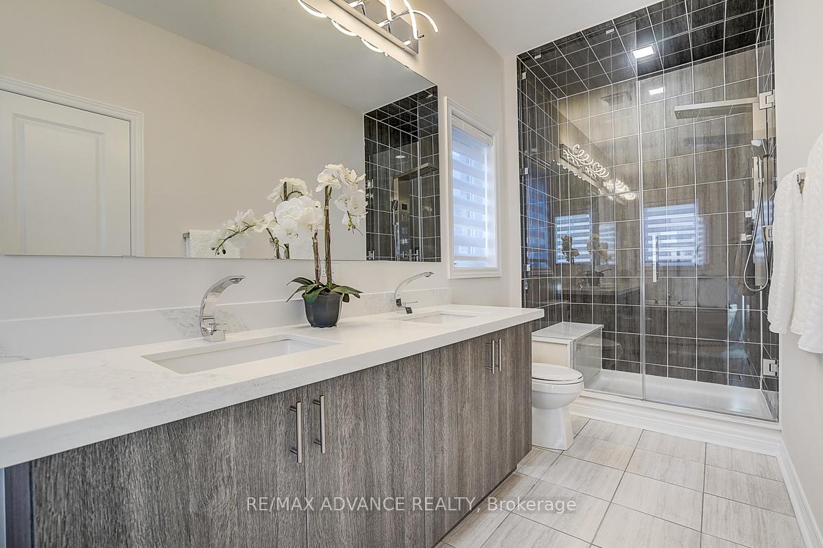 Photo 24 of 30 Laskin Drive, Vaughan, Patterson — HOMEH
