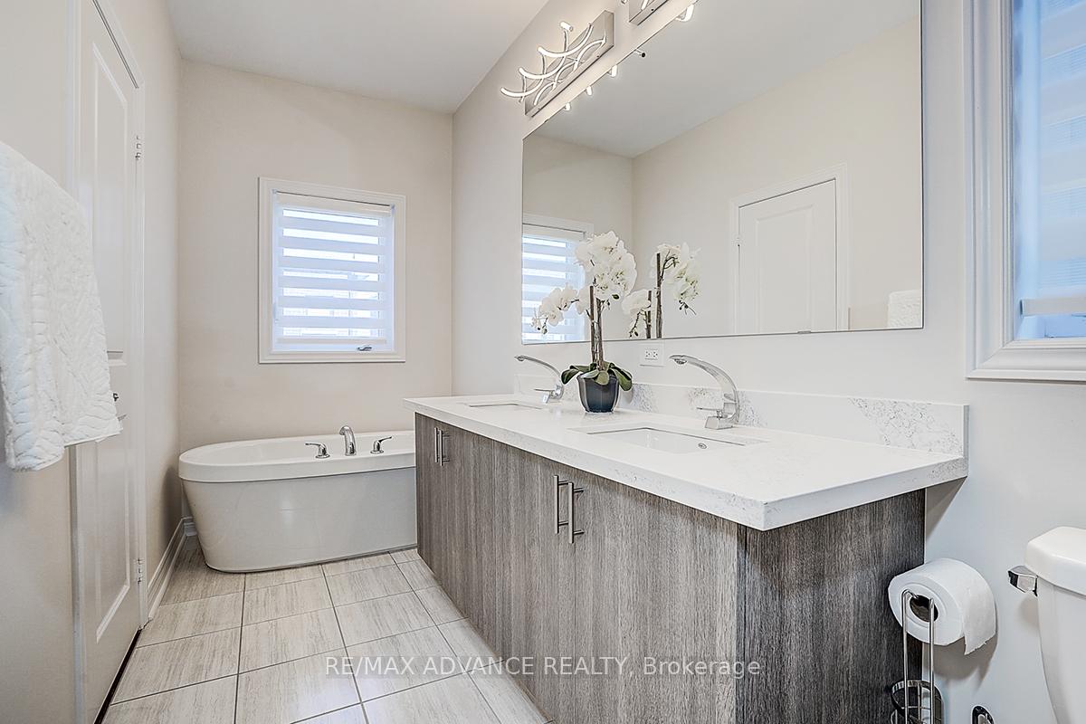 Photo 25 of 30 Laskin Drive, Vaughan, Patterson — HOMEH
