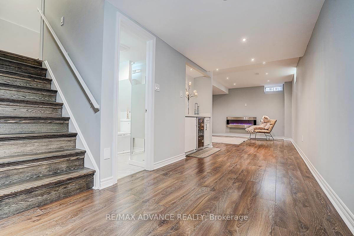 Photo 33 of 30 Laskin Drive, Vaughan, Patterson — HOMEH