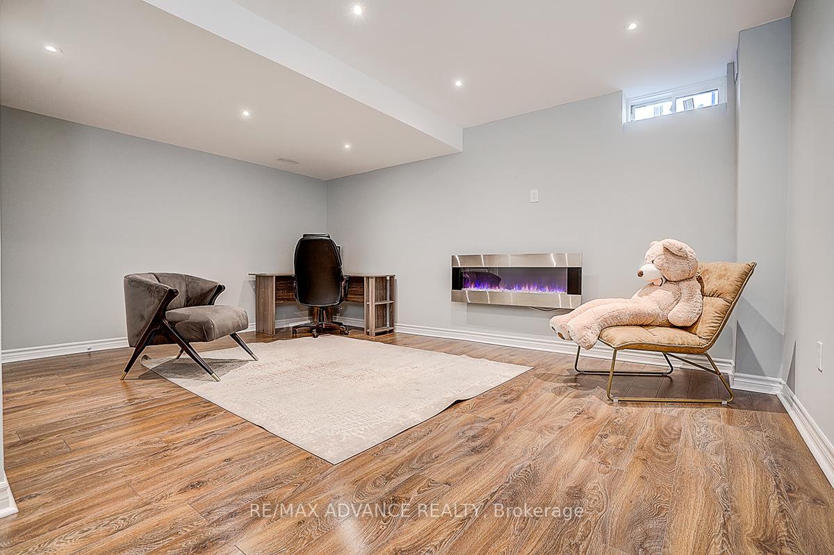 Photo 35 of 30 Laskin Drive, Vaughan, Patterson — HOMEH