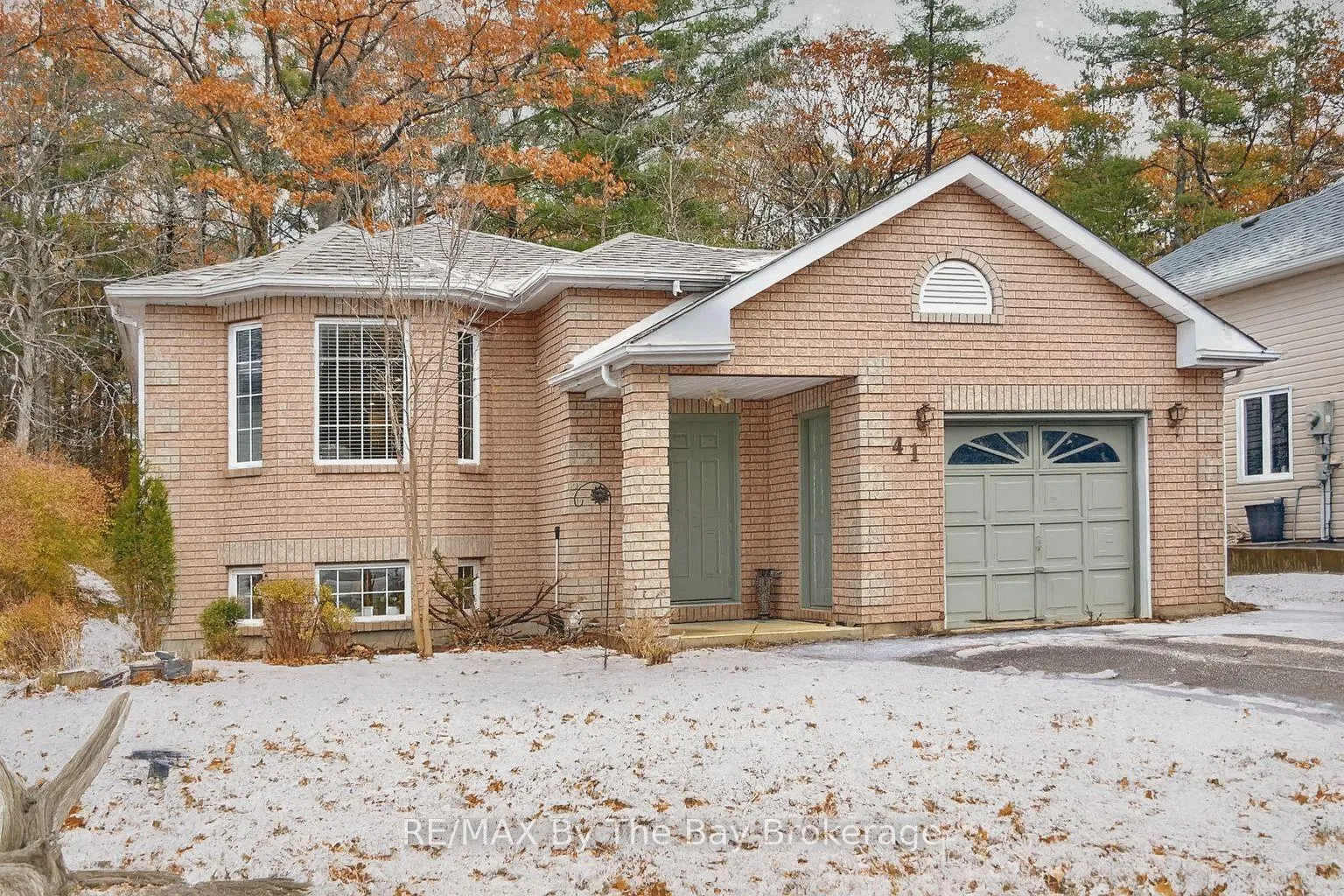 Photo 2 of 41 Wesley Avenue, Wasaga Beach — HOMEH