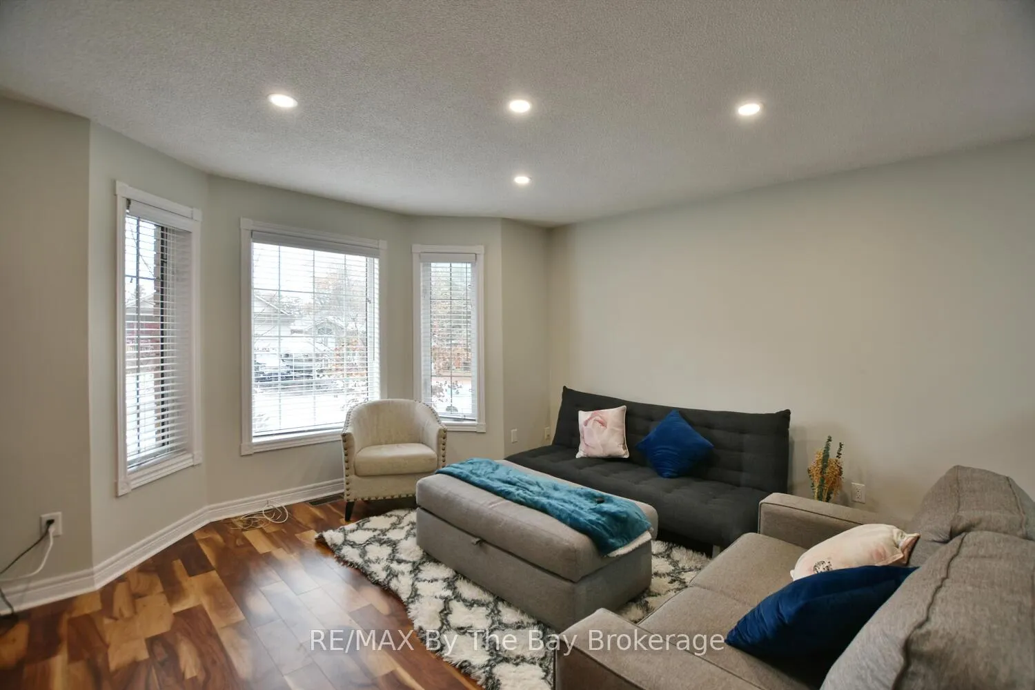 Photo 11 of 41 Wesley Avenue, Wasaga Beach — HOMEH