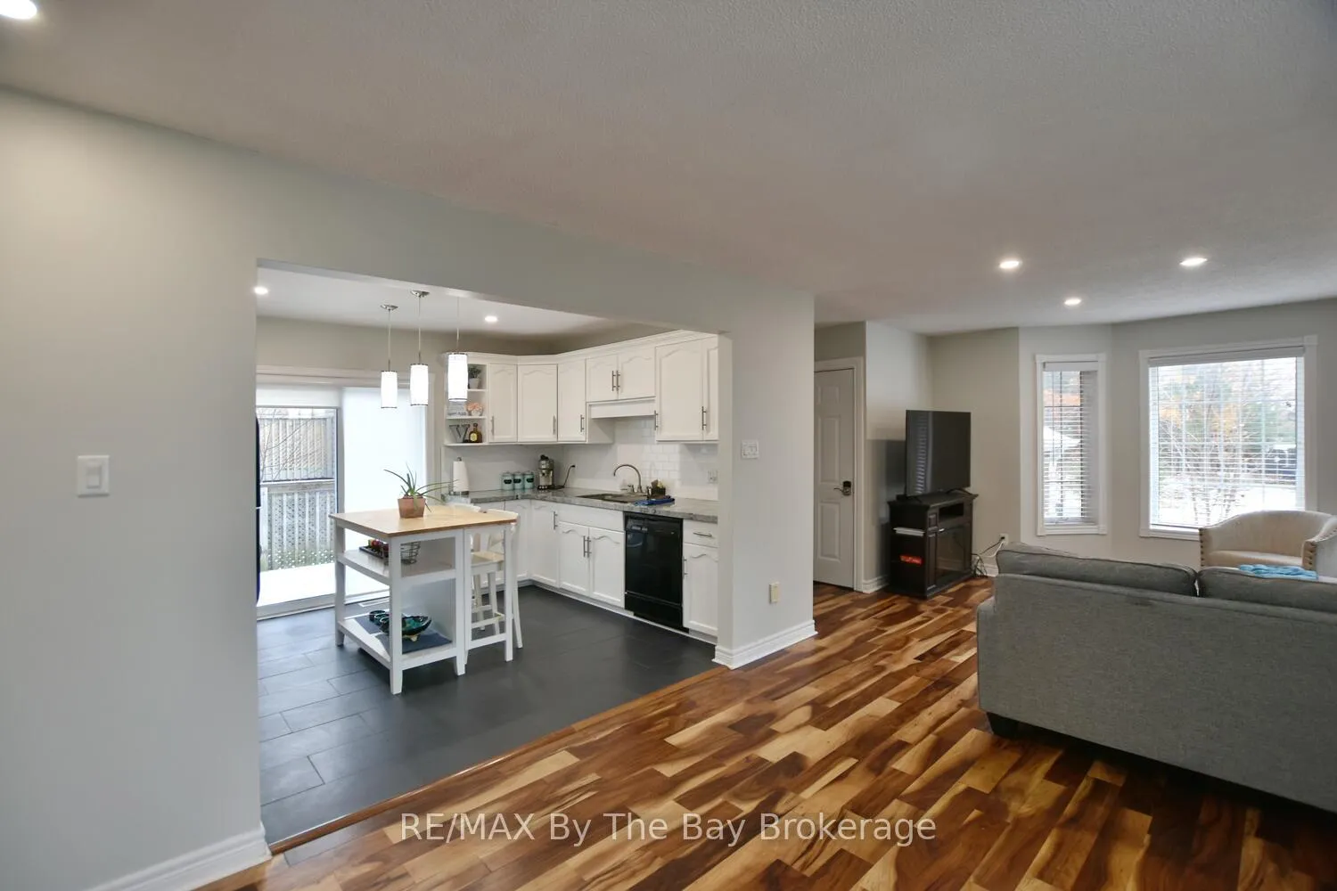 Photo 14 of 41 Wesley Avenue, Wasaga Beach — HOMEH
