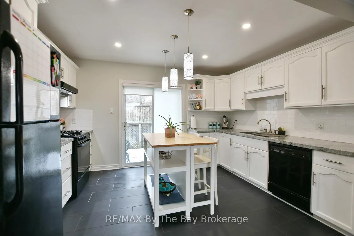 Photo 15 of 41 Wesley Avenue, Wasaga Beach — HOMEH
