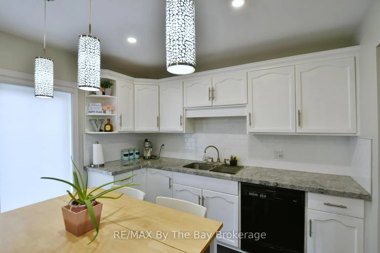 Photo 17 of 41 Wesley Avenue, Wasaga Beach — HOMEH