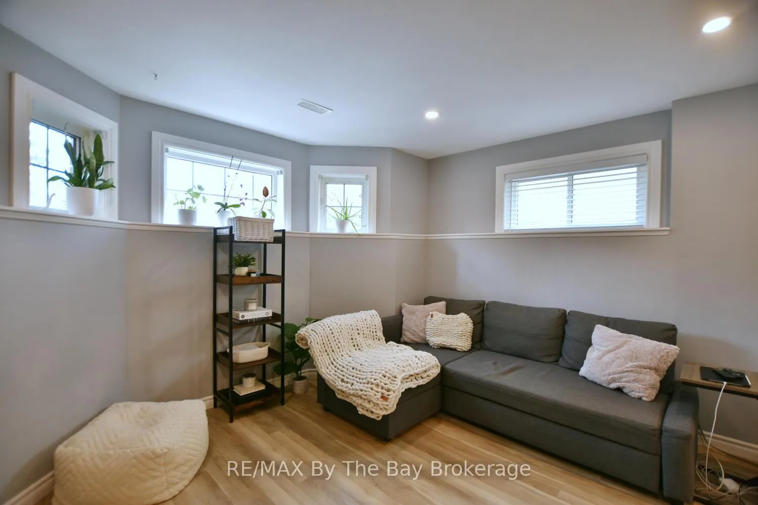 Photo 24 of 41 Wesley Avenue, Wasaga Beach — HOMEH