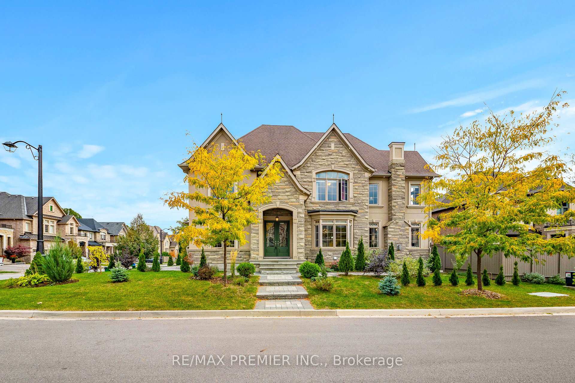 Front of 28 Rivoli Drive