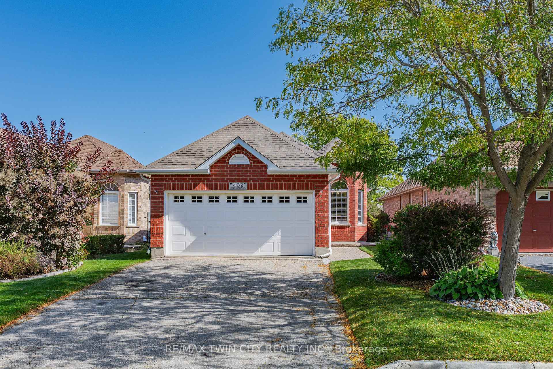 Photo 2 of 432 Sandbanks Crescent, Waterloo — HOMEH