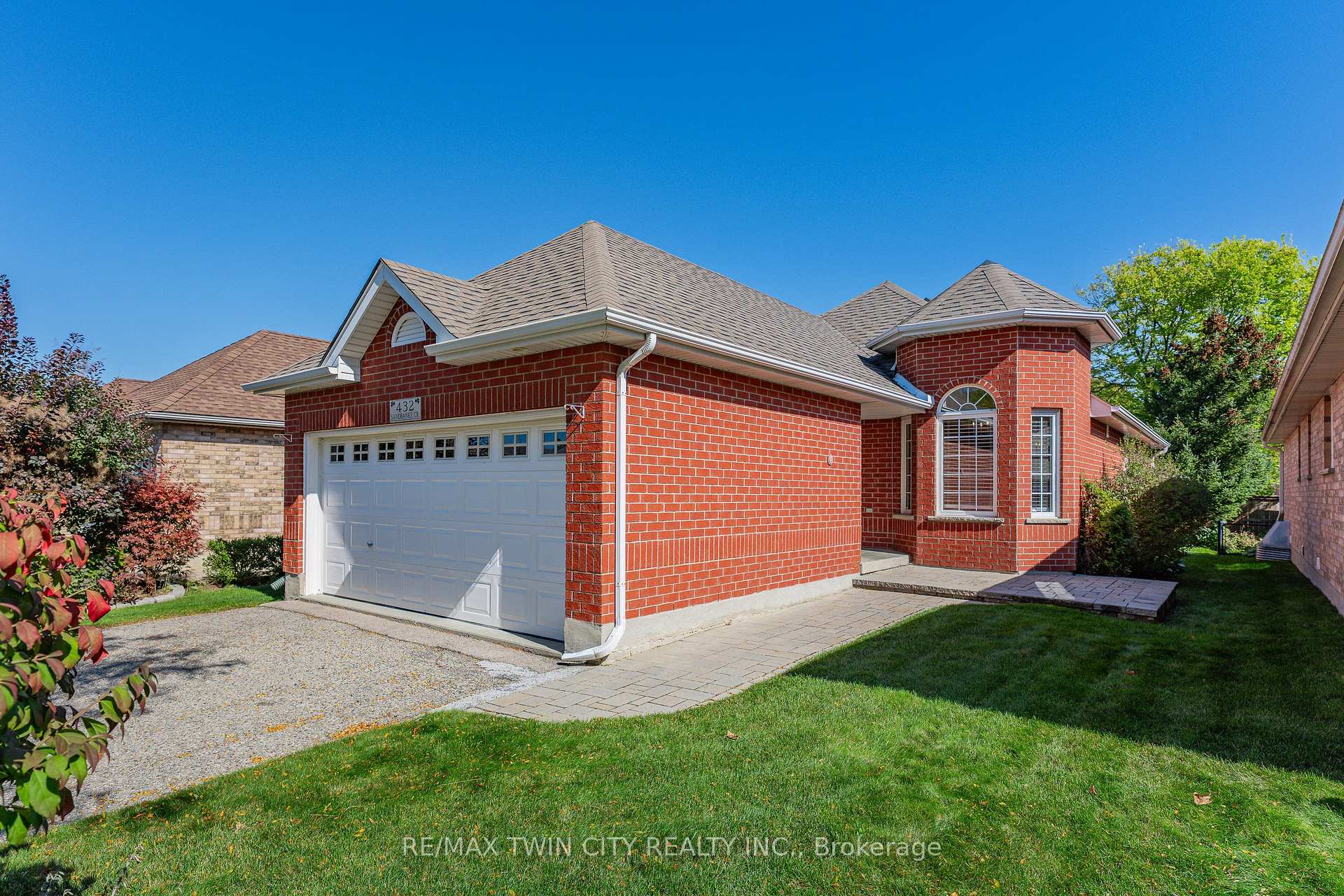 Photo 3 of 432 Sandbanks Crescent, Waterloo — HOMEH