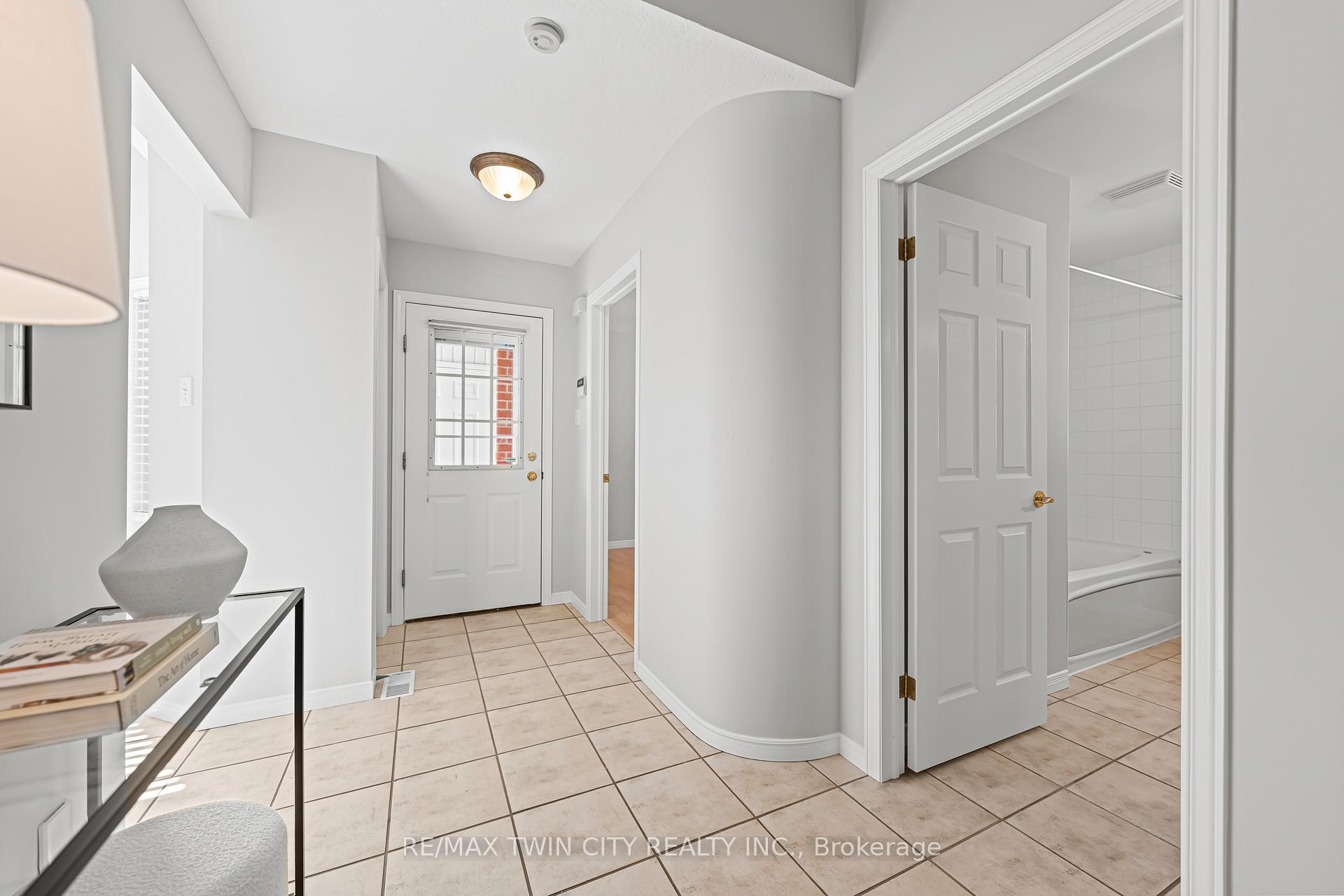 Photo 5 of 432 Sandbanks Crescent, Waterloo — HOMEH