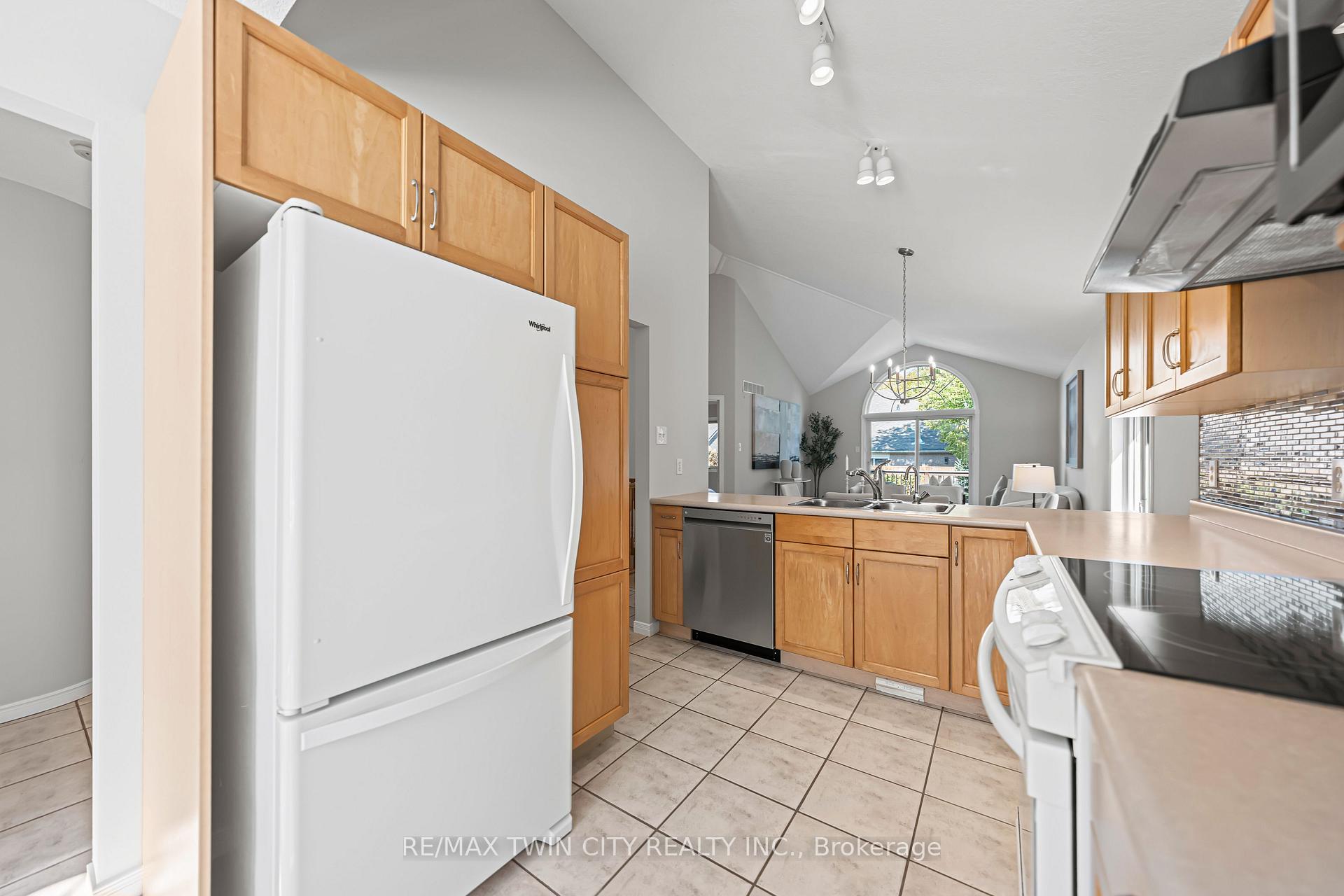 Photo 14 of 432 Sandbanks Crescent, Waterloo — HOMEH