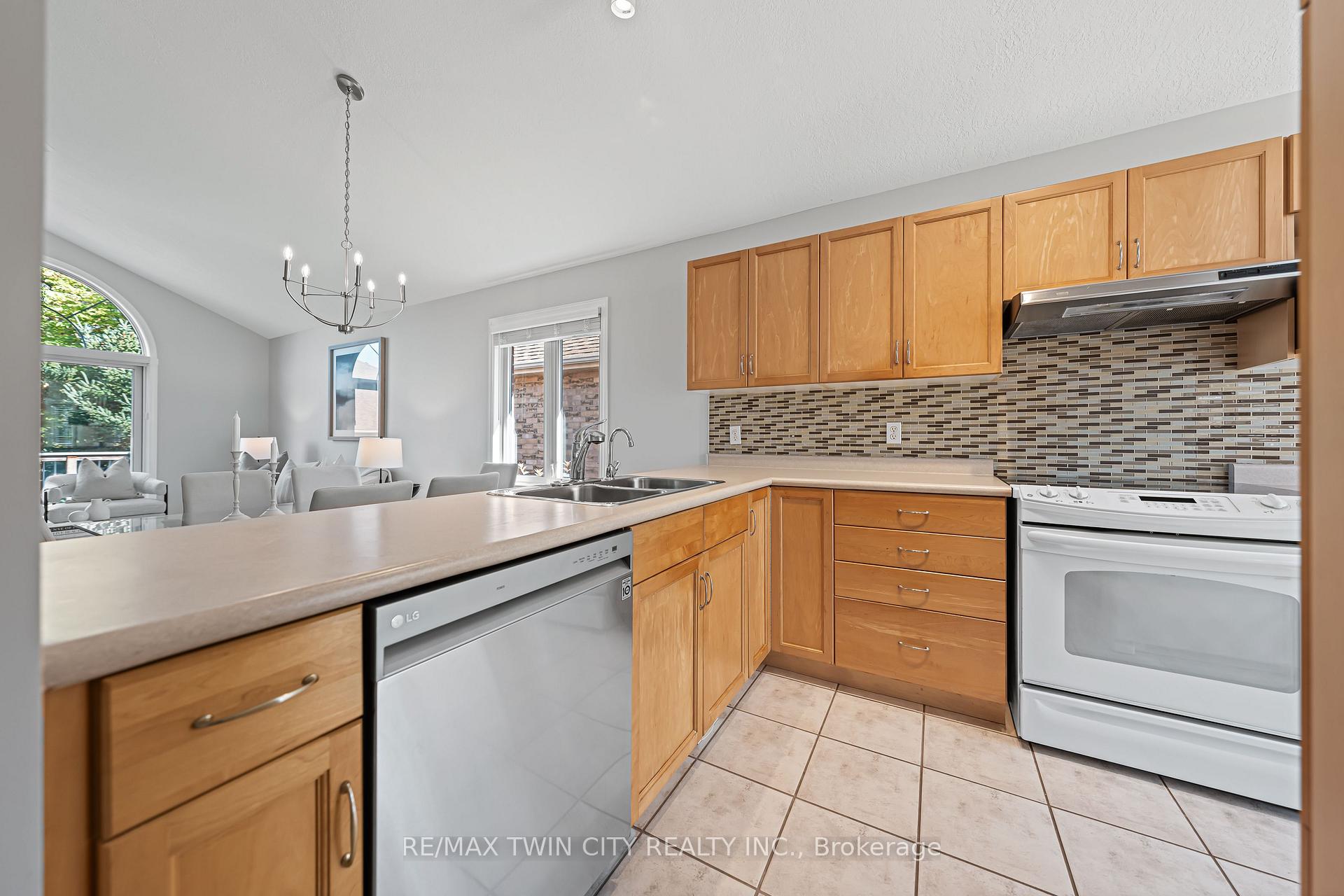 Photo 16 of 432 Sandbanks Crescent, Waterloo — HOMEH