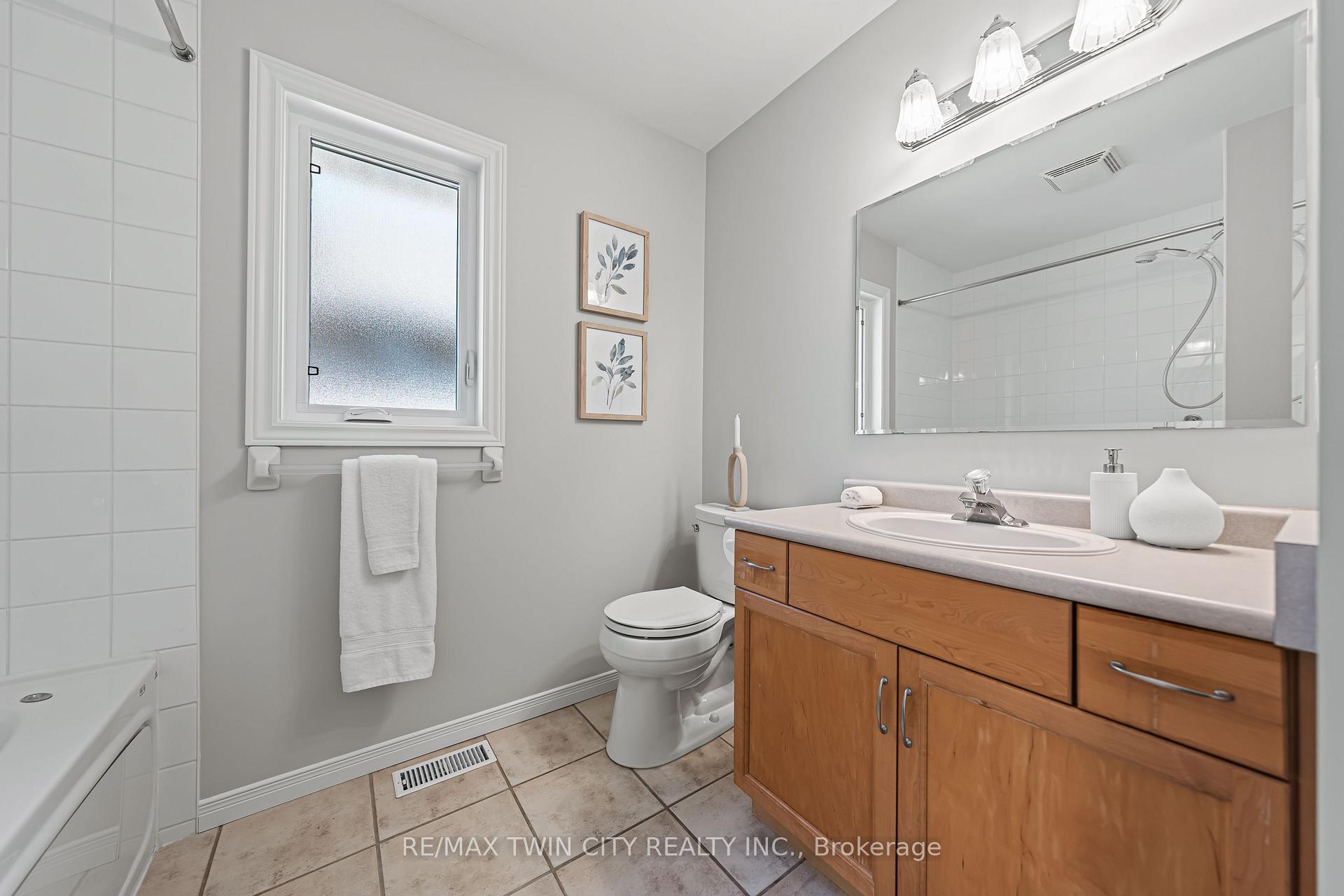 Photo 33 of 432 Sandbanks Crescent, Waterloo — HOMEH