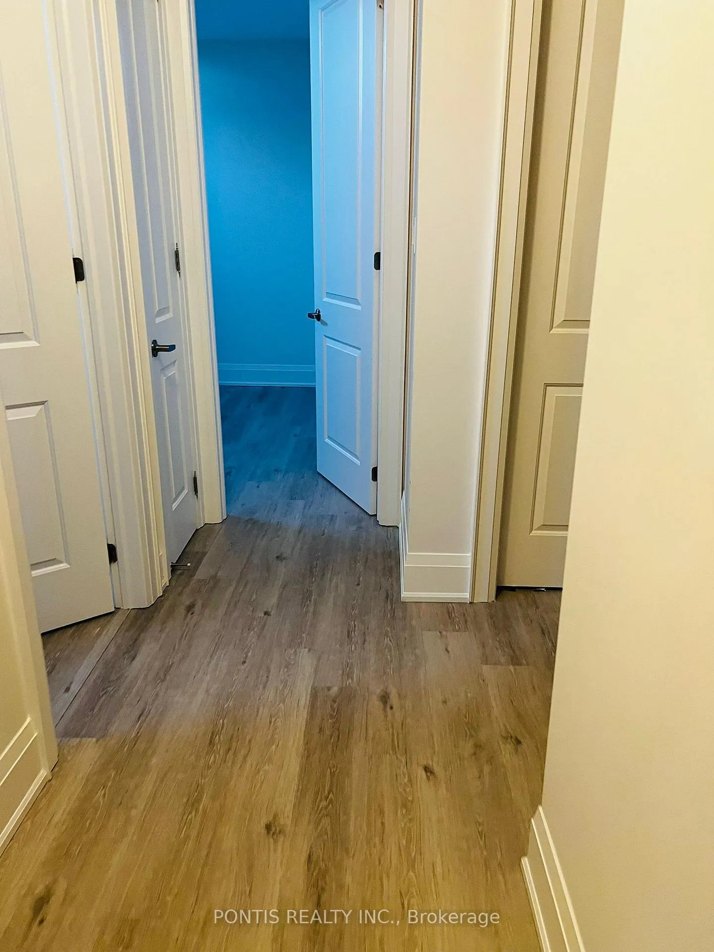 Photo 2 of 329 Woodgate Pines Drive, Vaughan, Kleinburg — HOMEH