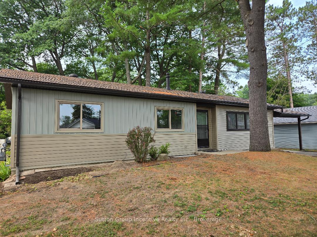 Photo 2 of 5 Carruthers Street S, Wasaga Beach — HOMEH