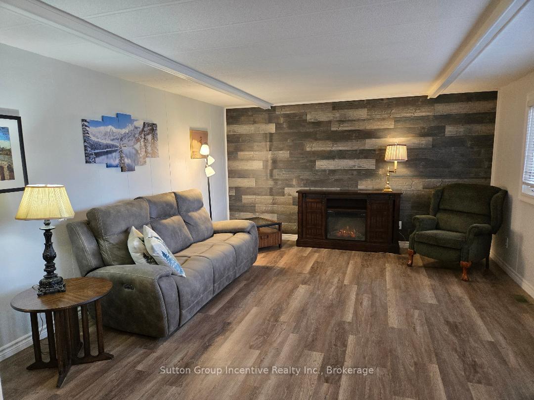 Photo 8 of 5 Carruthers Street S, Wasaga Beach — HOMEH
