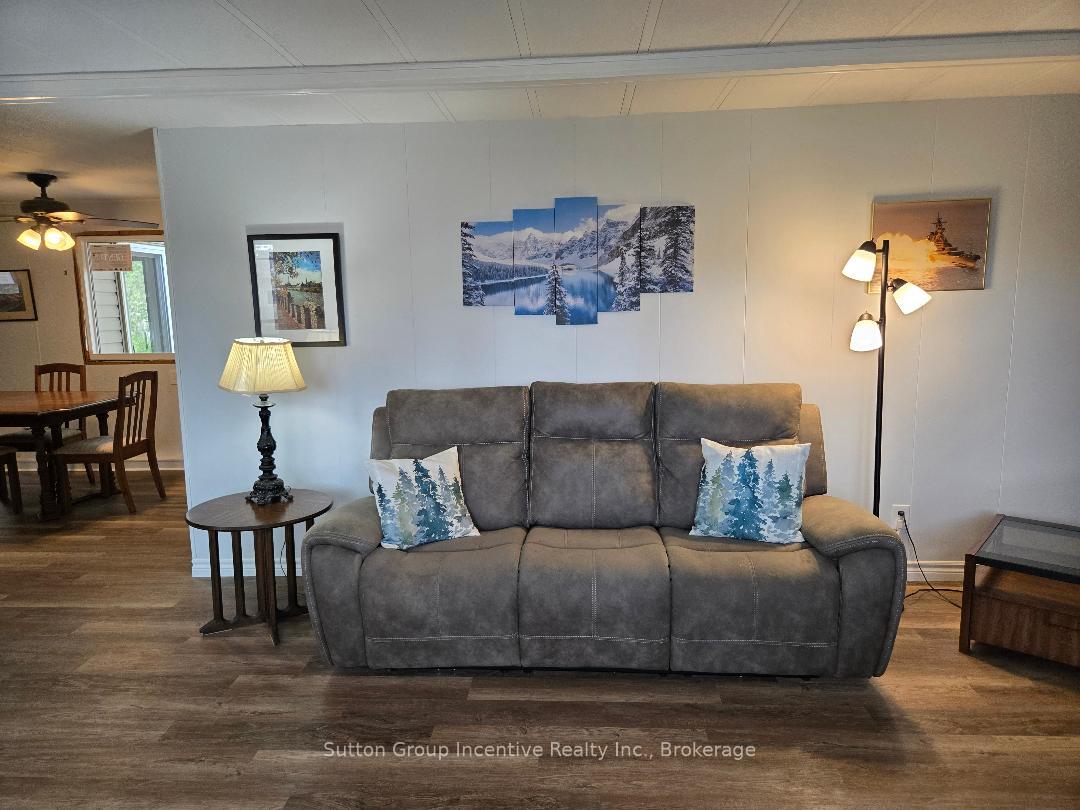 Photo 10 of 5 Carruthers Street S, Wasaga Beach — HOMEH