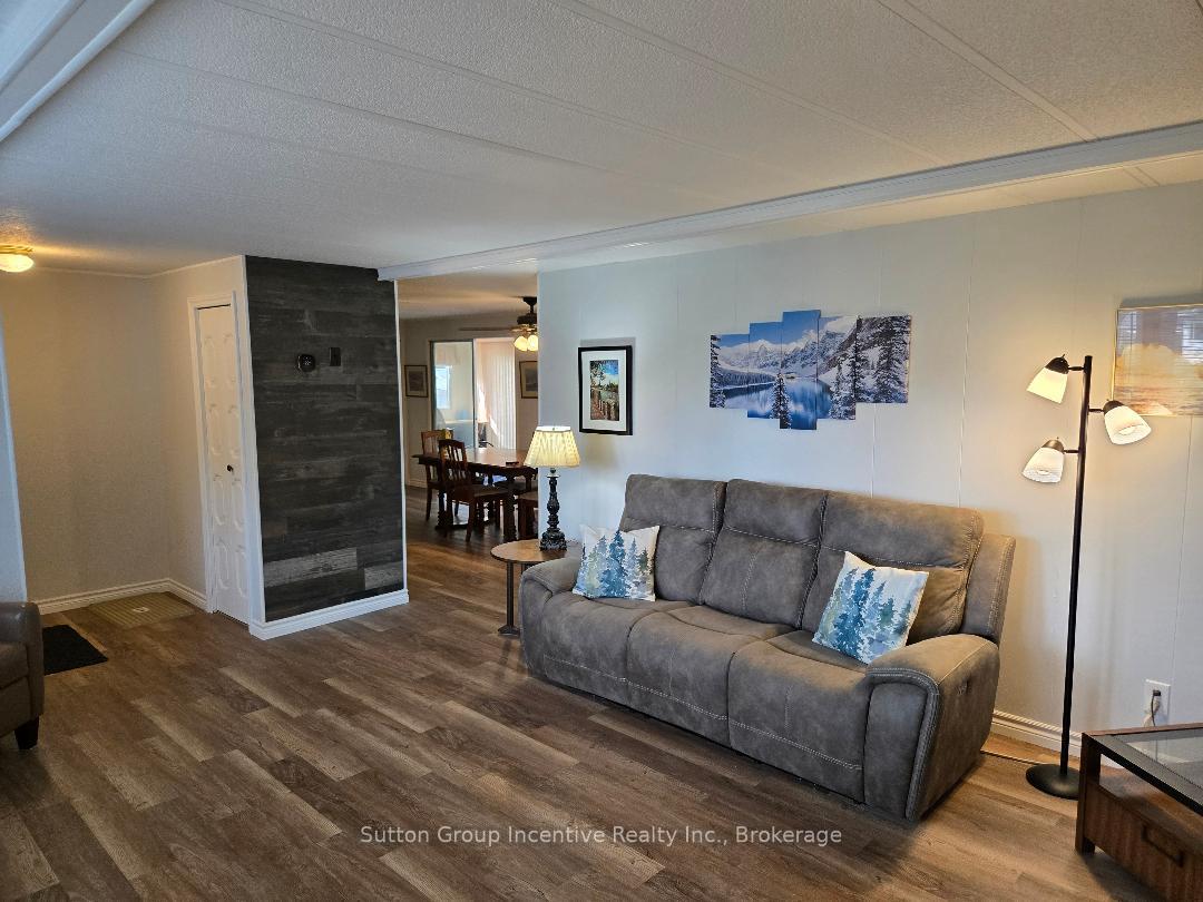 Photo 11 of 5 Carruthers Street S, Wasaga Beach — HOMEH