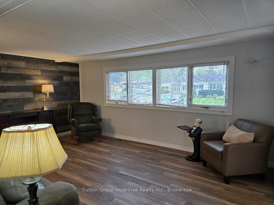 Photo 12 of 5 Carruthers Street S, Wasaga Beach — HOMEH