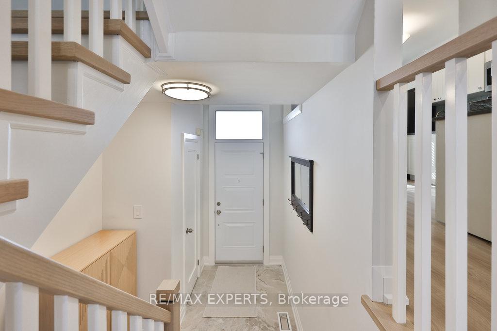 Photo 3 of 46 Lucena Crescent, Vaughan, Maple — HOMEH