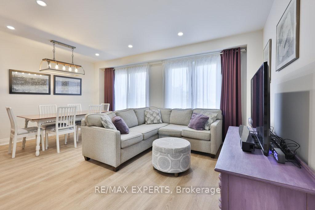 Photo 4 of 46 Lucena Crescent, Vaughan, Maple — HOMEH