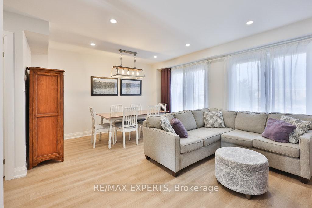 Photo 5 of 46 Lucena Crescent, Vaughan, Maple — HOMEH