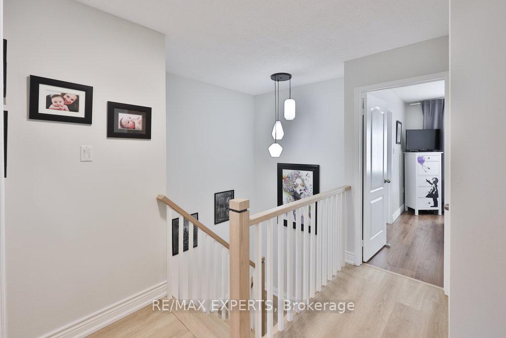 Photo 16 of 46 Lucena Crescent, Vaughan, Maple — HOMEH