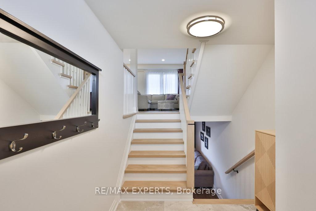 Photo 19 of 46 Lucena Crescent, Vaughan, Maple — HOMEH