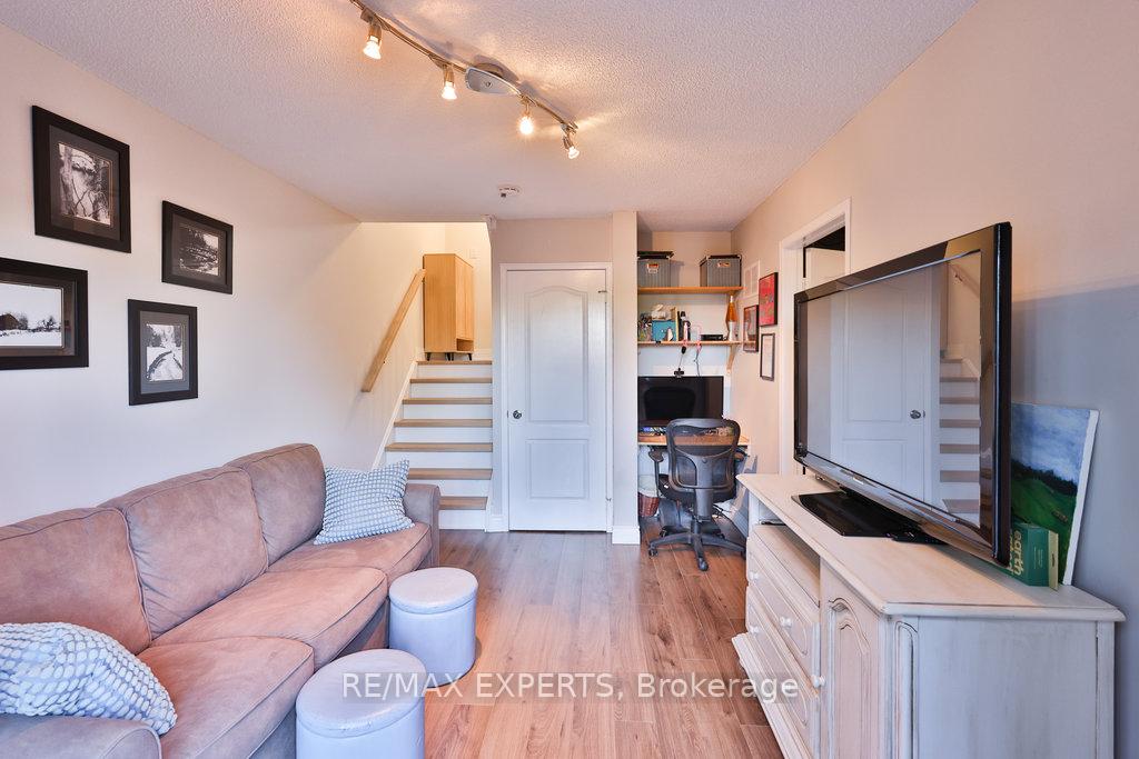 Photo 20 of 46 Lucena Crescent, Vaughan, Maple — HOMEH