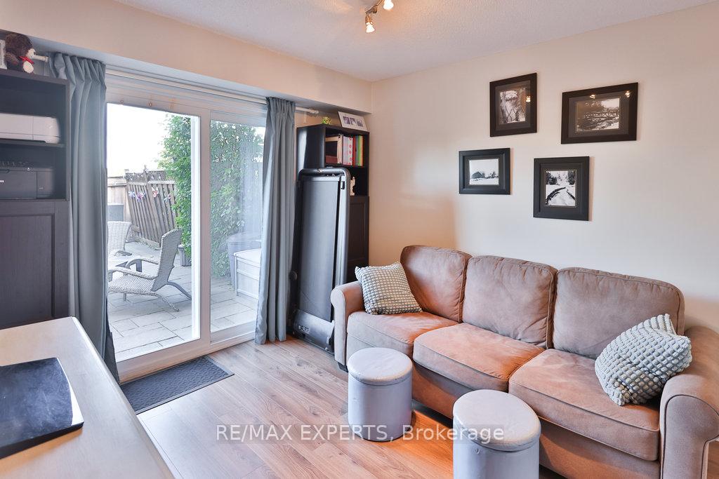 Photo 21 of 46 Lucena Crescent, Vaughan, Maple — HOMEH