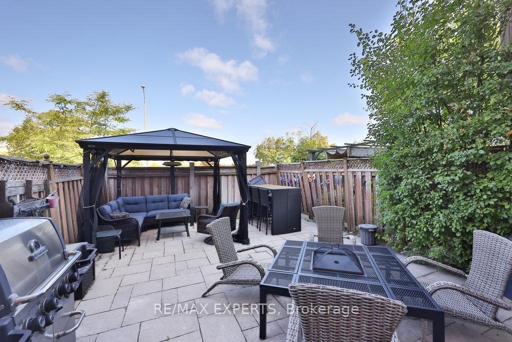 Photo 22 of 46 Lucena Crescent, Vaughan, Maple — HOMEH