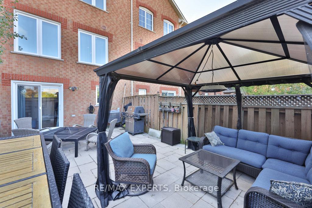 Photo 23 of 46 Lucena Crescent, Vaughan, Maple — HOMEH