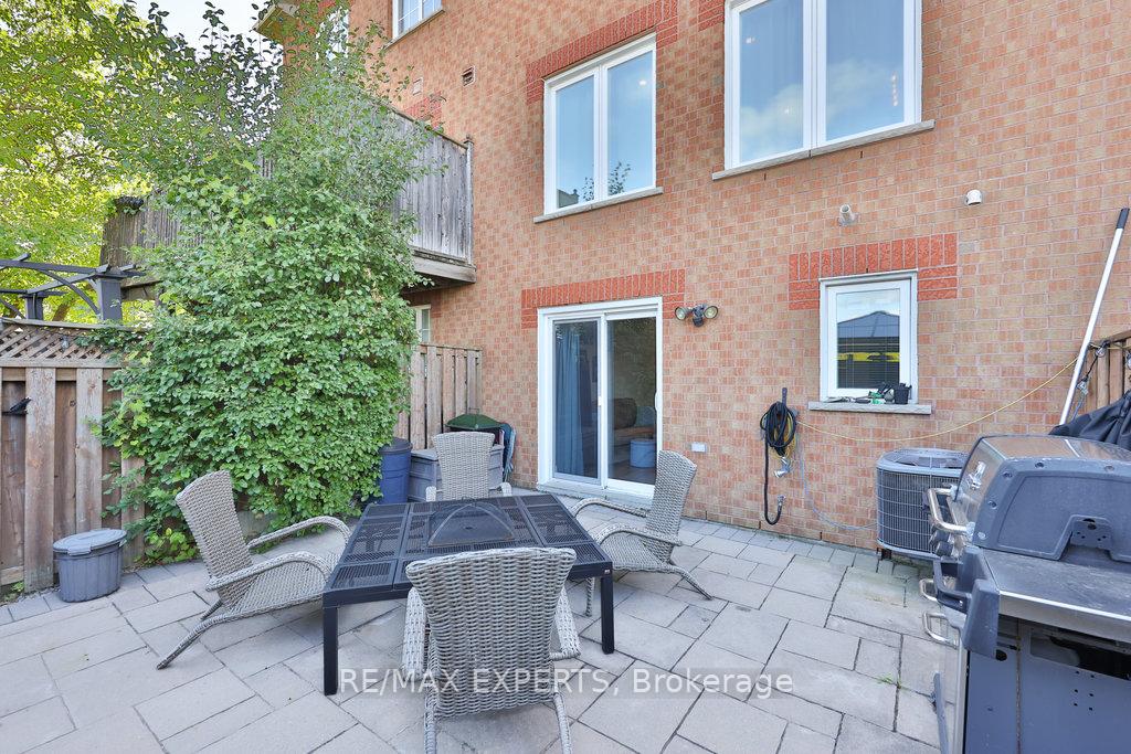 Photo 24 of 46 Lucena Crescent, Vaughan, Maple — HOMEH
