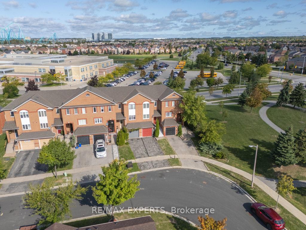 Photo 25 of 46 Lucena Crescent, Vaughan, Maple — HOMEH
