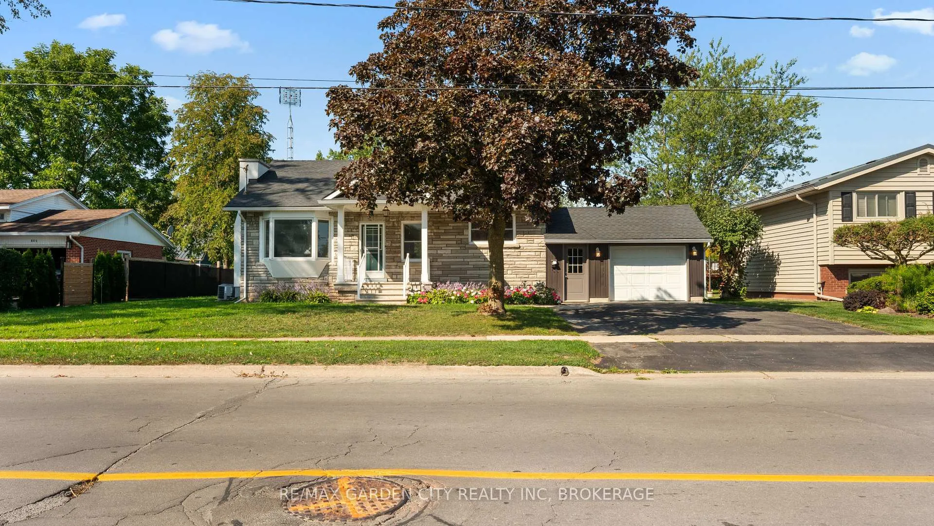 Front of 611 Clare Avenue
