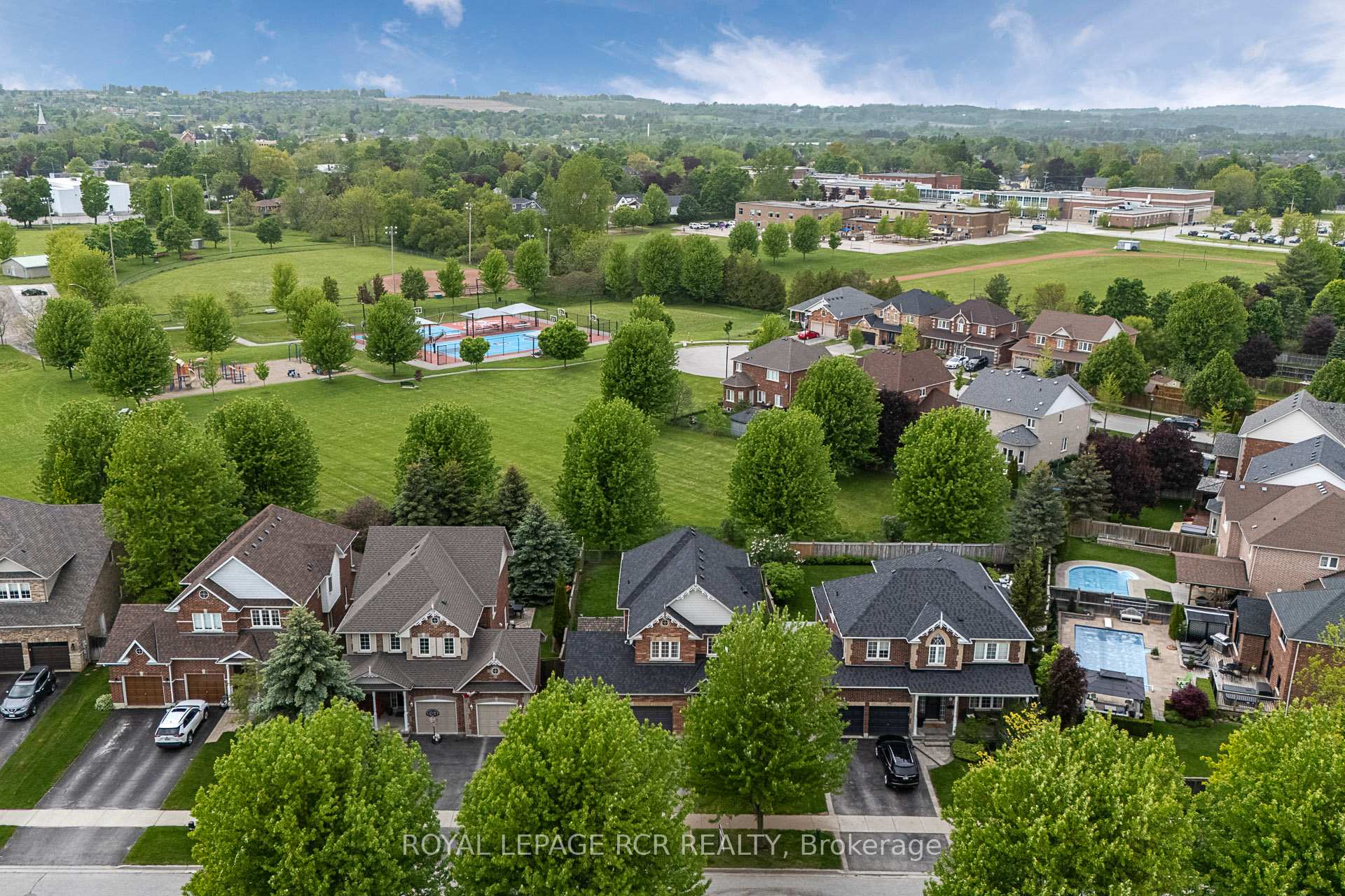 Photo 2 of 4 Caseton Crescent, Uxbridge — HOMEH