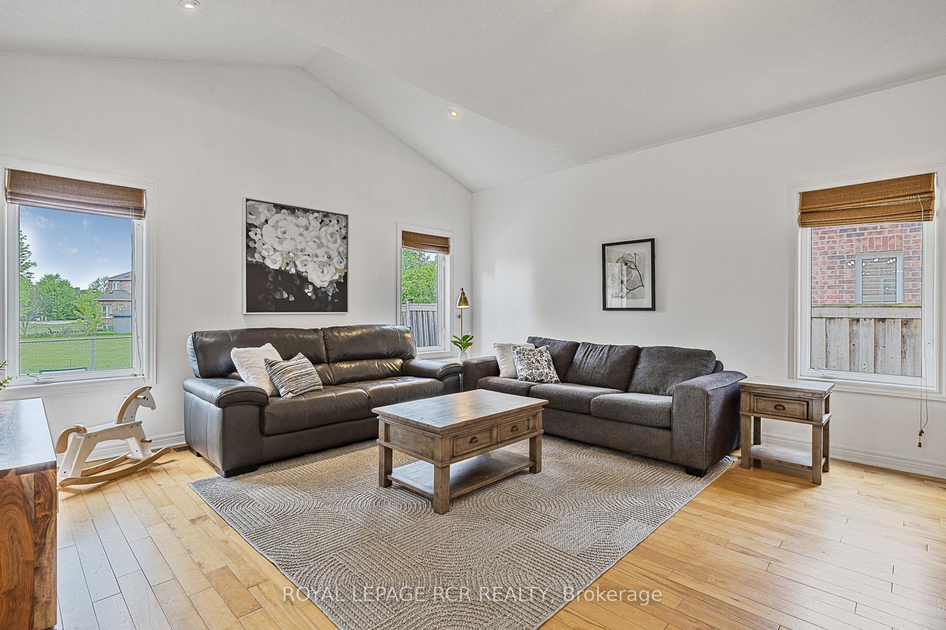 Photo 10 of 4 Caseton Crescent, Uxbridge — HOMEH