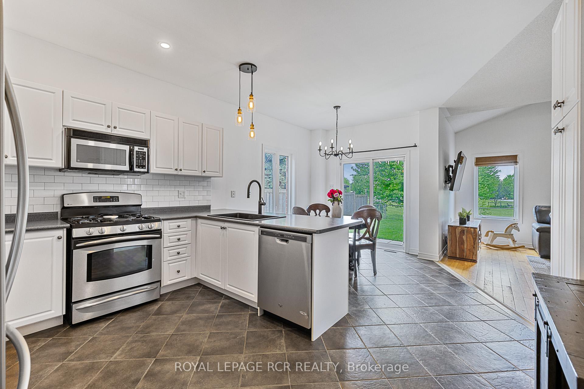 Photo 11 of 4 Caseton Crescent, Uxbridge — HOMEH