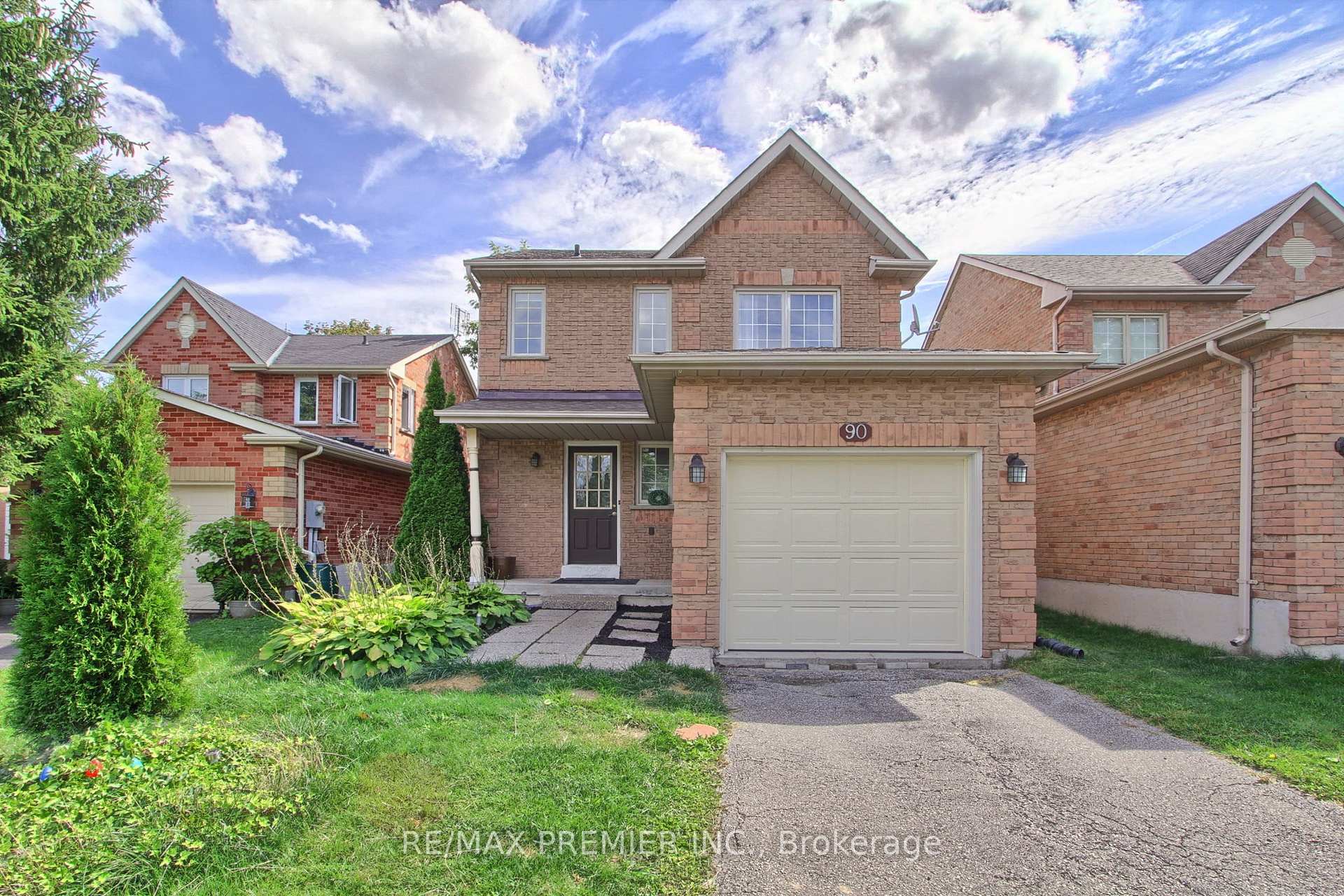Photo 4 of 90 Covent Crescent, Aurora, Aurora Highlands — HOMEH