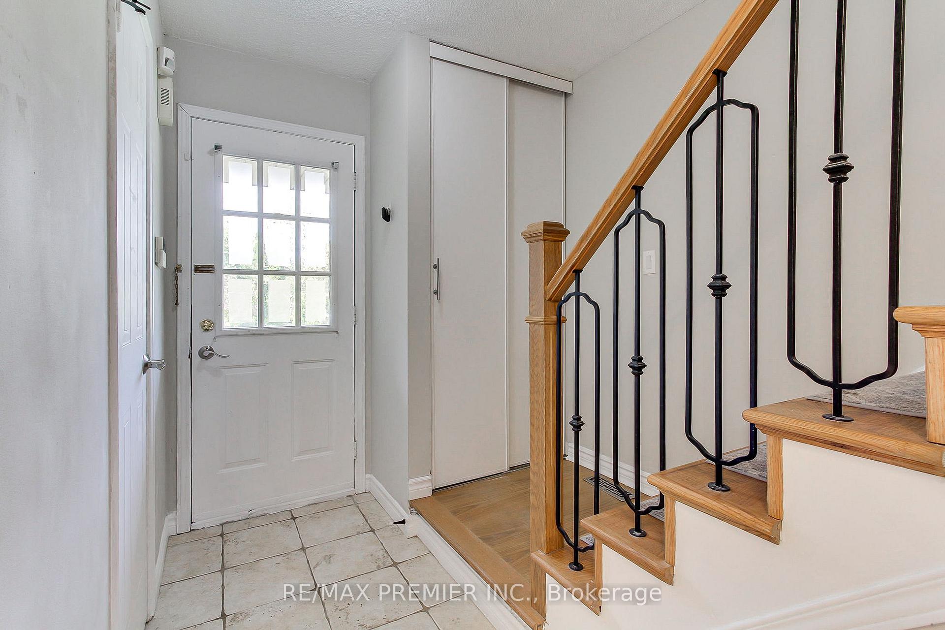 Photo 3 of 90 Covent Crescent, Aurora, Aurora Highlands — HOMEH