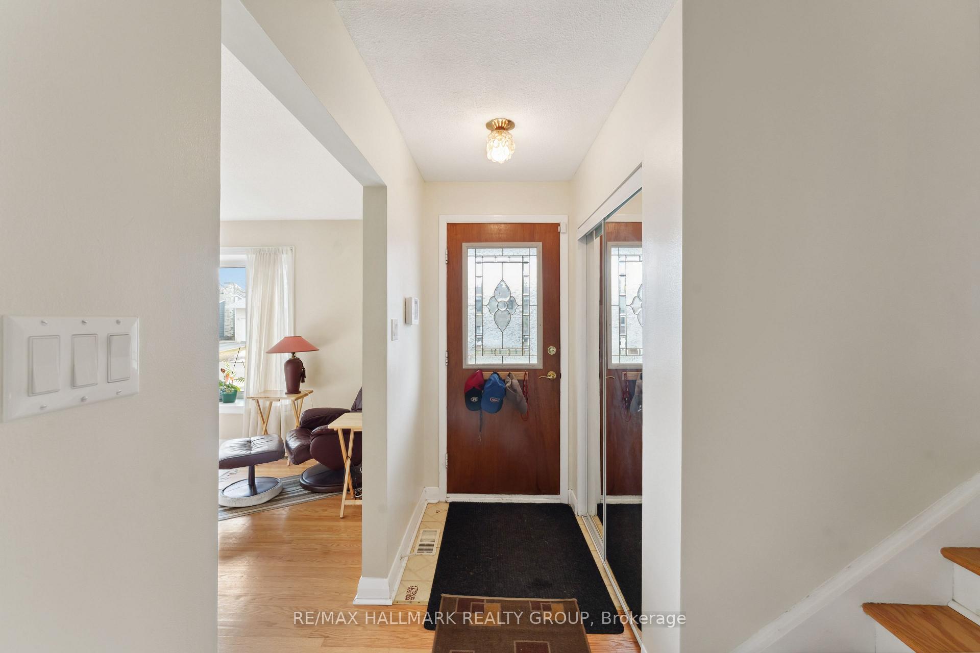 Photo 2 of 737 Stiles Crescent, Ottawa, Beacon Hill North — HOMEH
