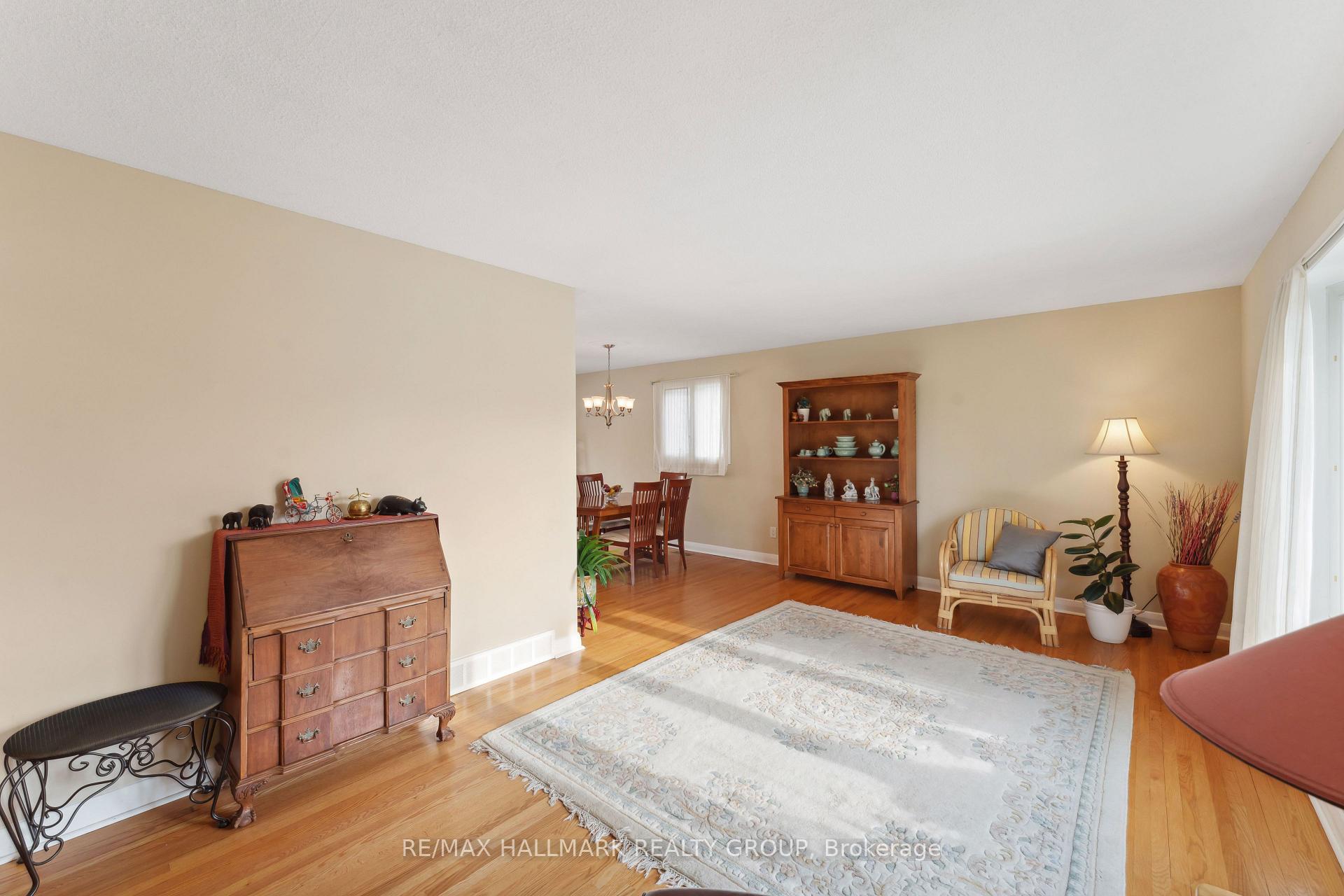 Photo 15 of 737 Stiles Crescent, Ottawa, Beacon Hill North — HOMEH