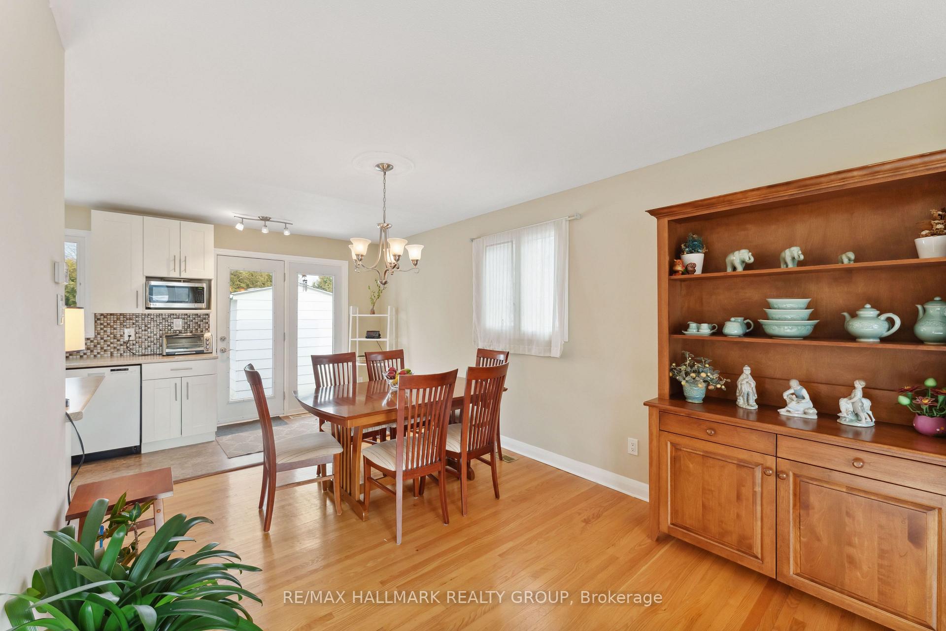 Photo 9 of 737 Stiles Crescent, Ottawa, Beacon Hill North — HOMEH