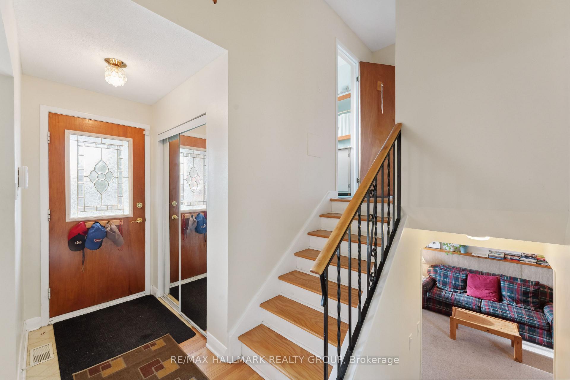 Photo 11 of 737 Stiles Crescent, Ottawa, Beacon Hill North — HOMEH