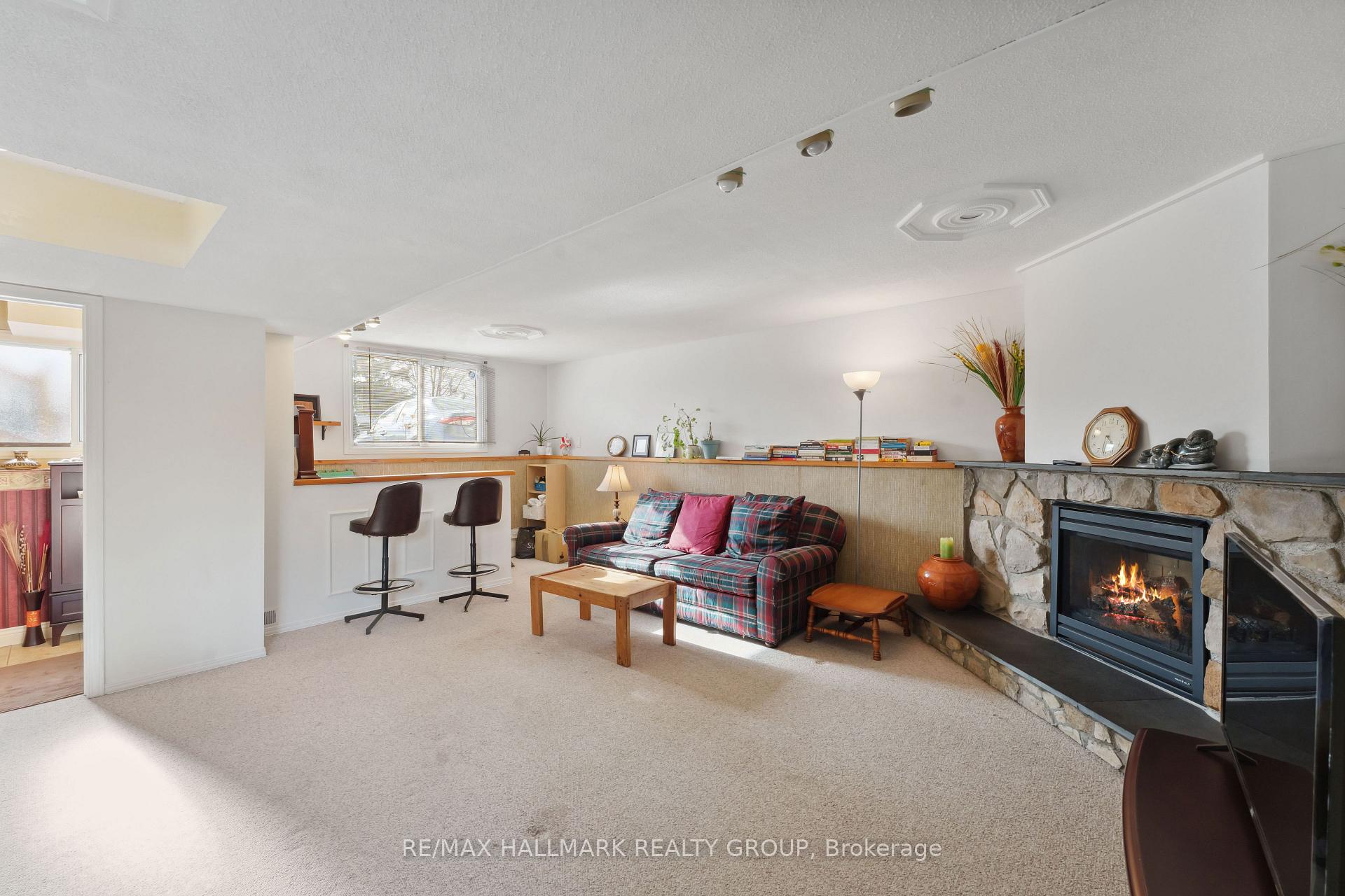 Photo 19 of 737 Stiles Crescent, Ottawa, Beacon Hill North — HOMEH