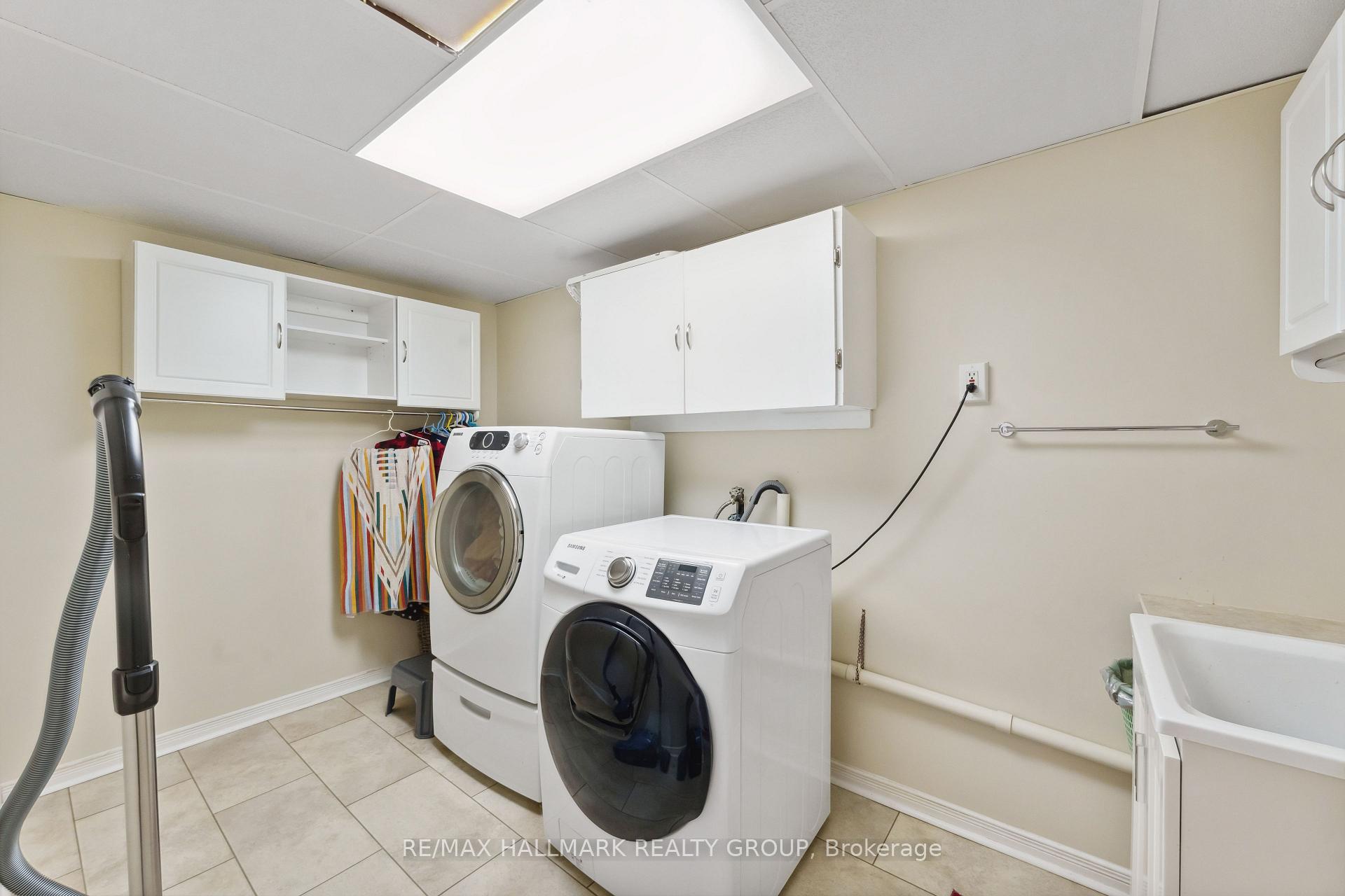 Photo 20 of 737 Stiles Crescent, Ottawa, Beacon Hill North — HOMEH