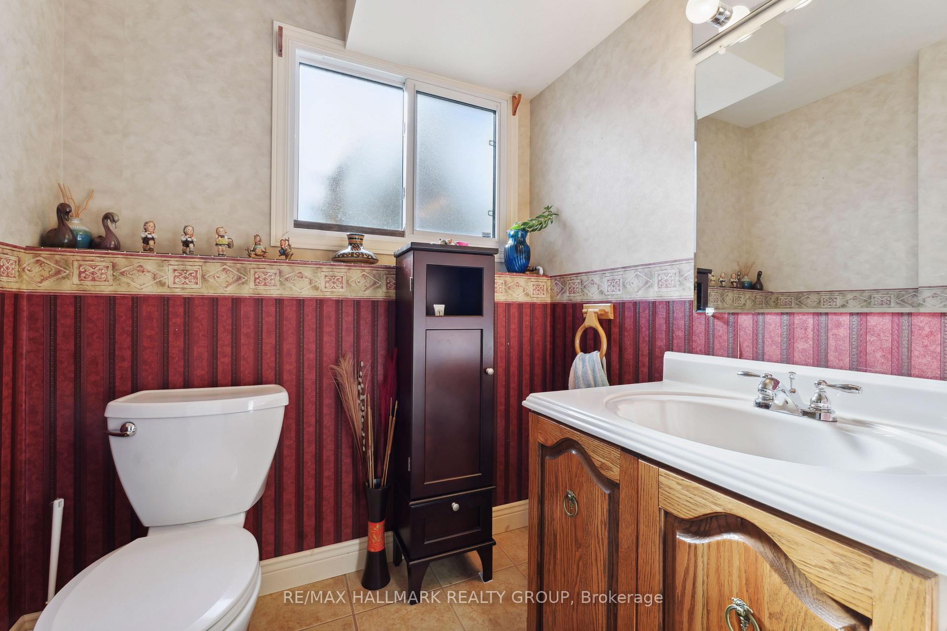 Photo 21 of 737 Stiles Crescent, Ottawa, Beacon Hill North — HOMEH