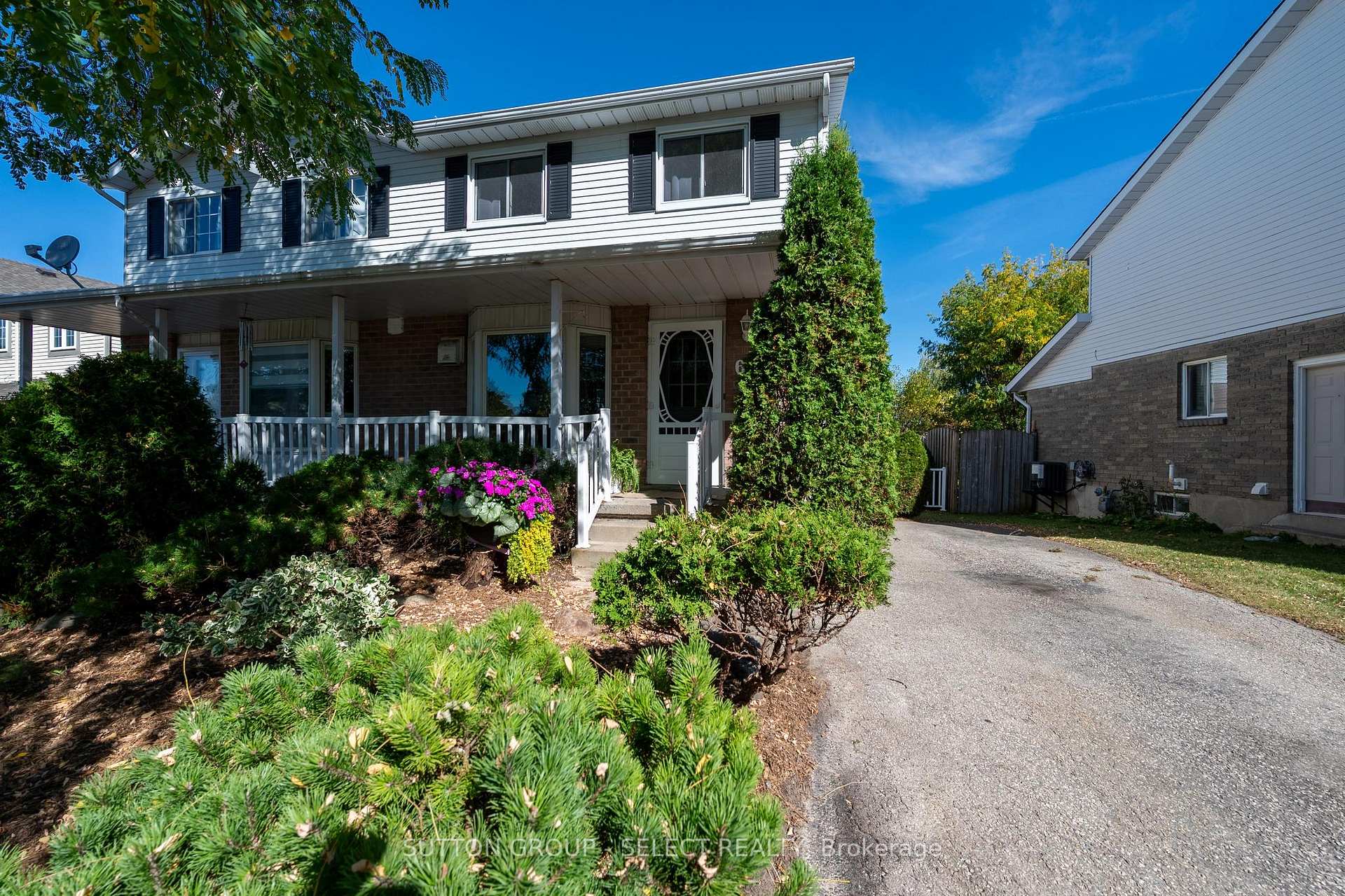 Photo 1 of Unit B, 608 Royal Beech Drive, Waterloo — HOMEH