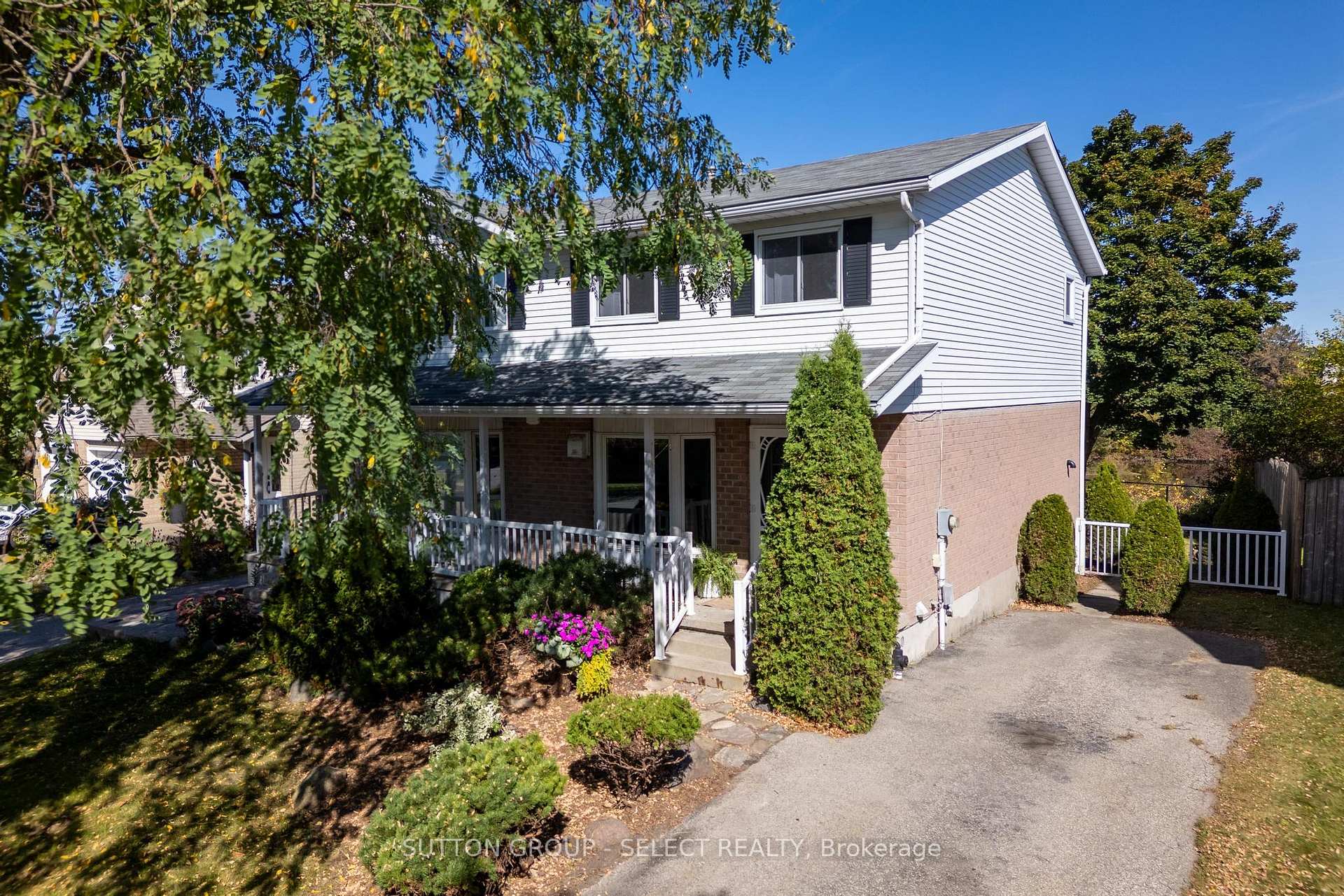 Photo 3 of Unit B, 608 Royal Beech Drive, Waterloo — HOMEH