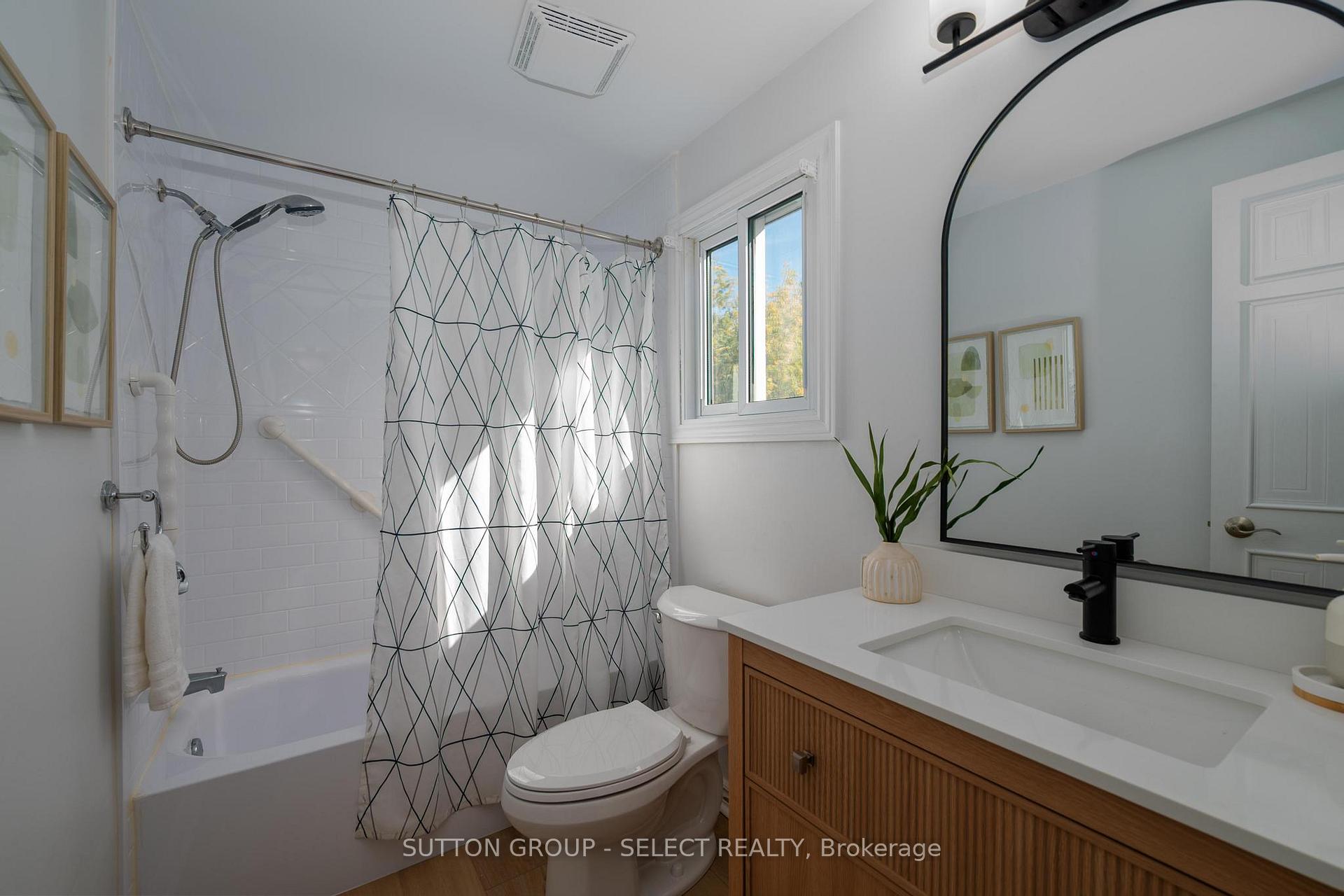 Photo 14 of Unit B, 608 Royal Beech Drive, Waterloo — HOMEH